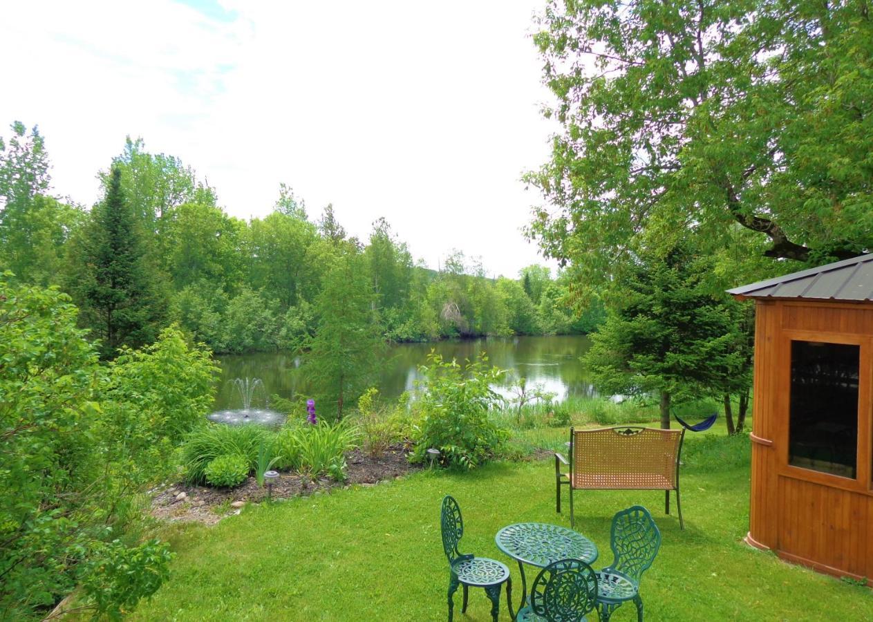 Motel Des Deux Lacs Waterloo Экстерьер фото