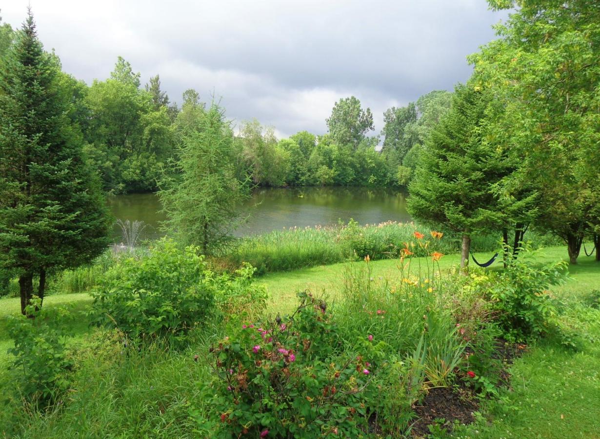 Motel Des Deux Lacs Waterloo Экстерьер фото