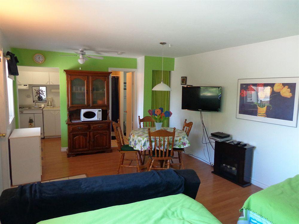 Motel Des Deux Lacs Waterloo Экстерьер фото