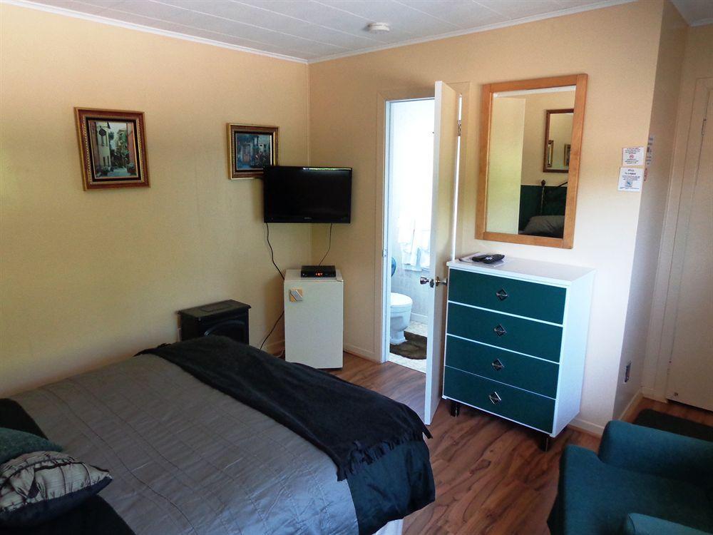 Motel Des Deux Lacs Waterloo Экстерьер фото