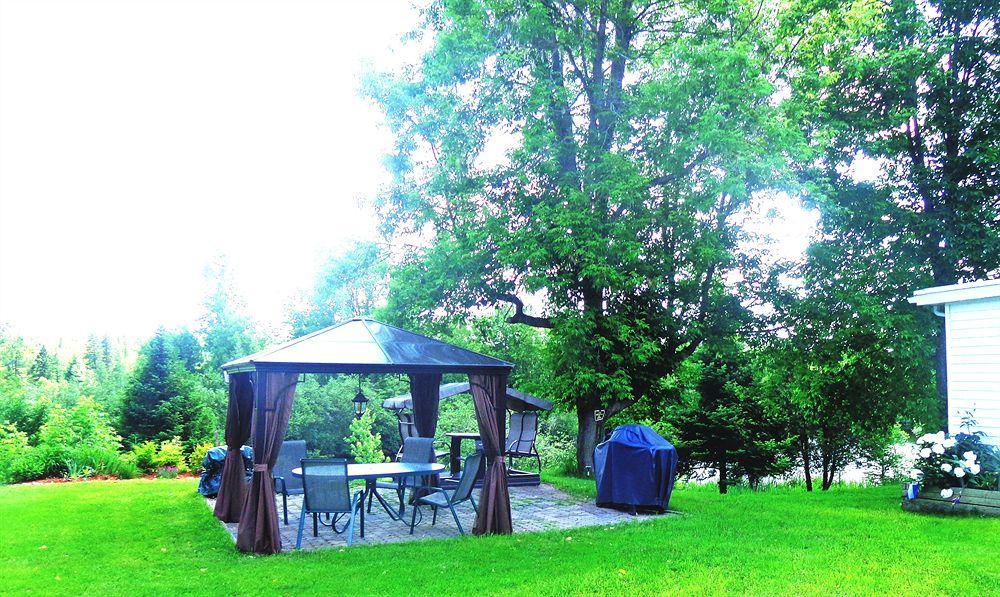 Motel Des Deux Lacs Waterloo Экстерьер фото