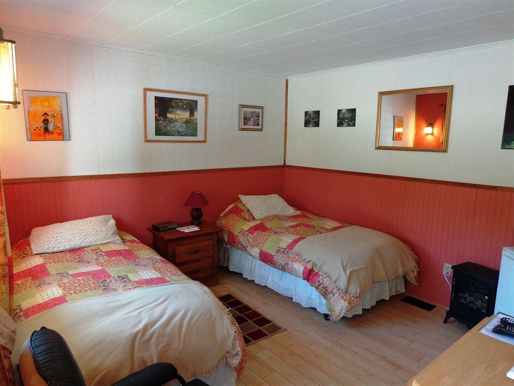 Motel Des Deux Lacs Waterloo Экстерьер фото