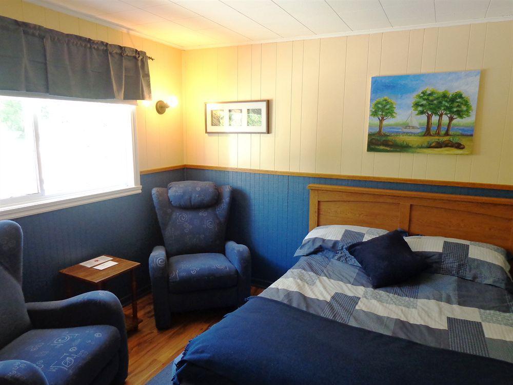 Motel Des Deux Lacs Waterloo Экстерьер фото