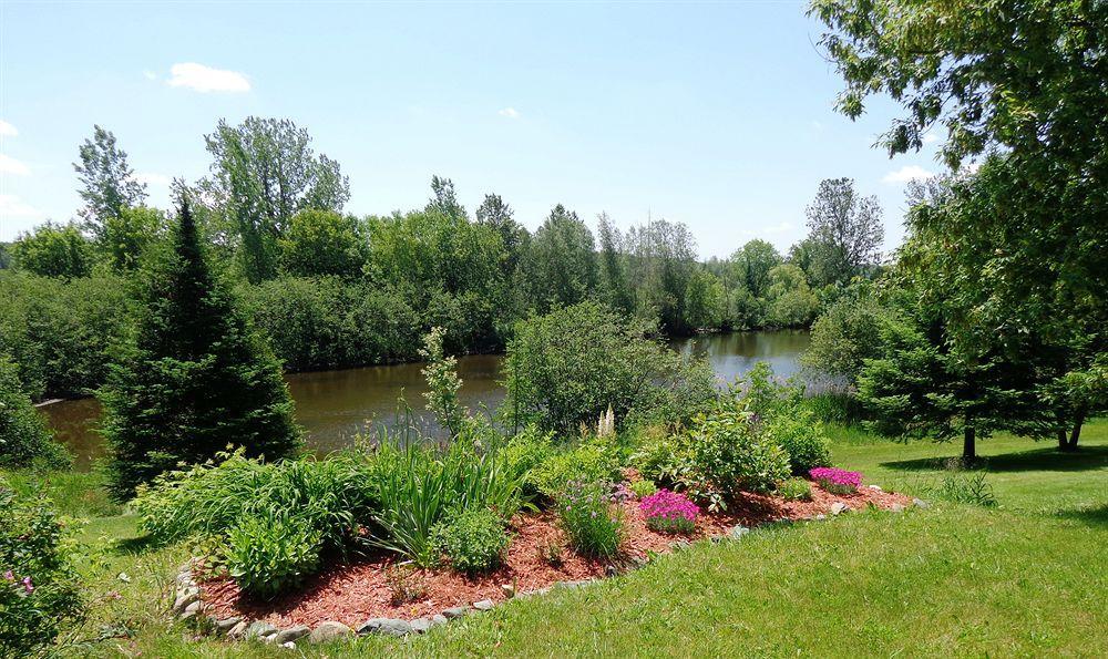 Motel Des Deux Lacs Waterloo Экстерьер фото