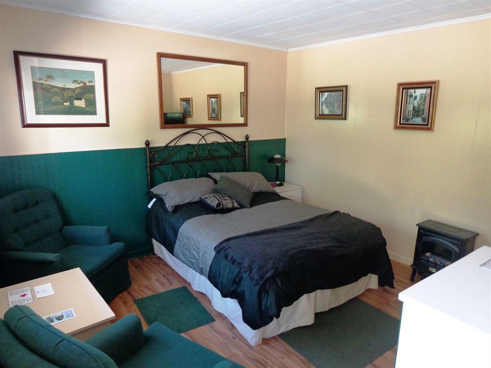 Motel Des Deux Lacs Waterloo Экстерьер фото