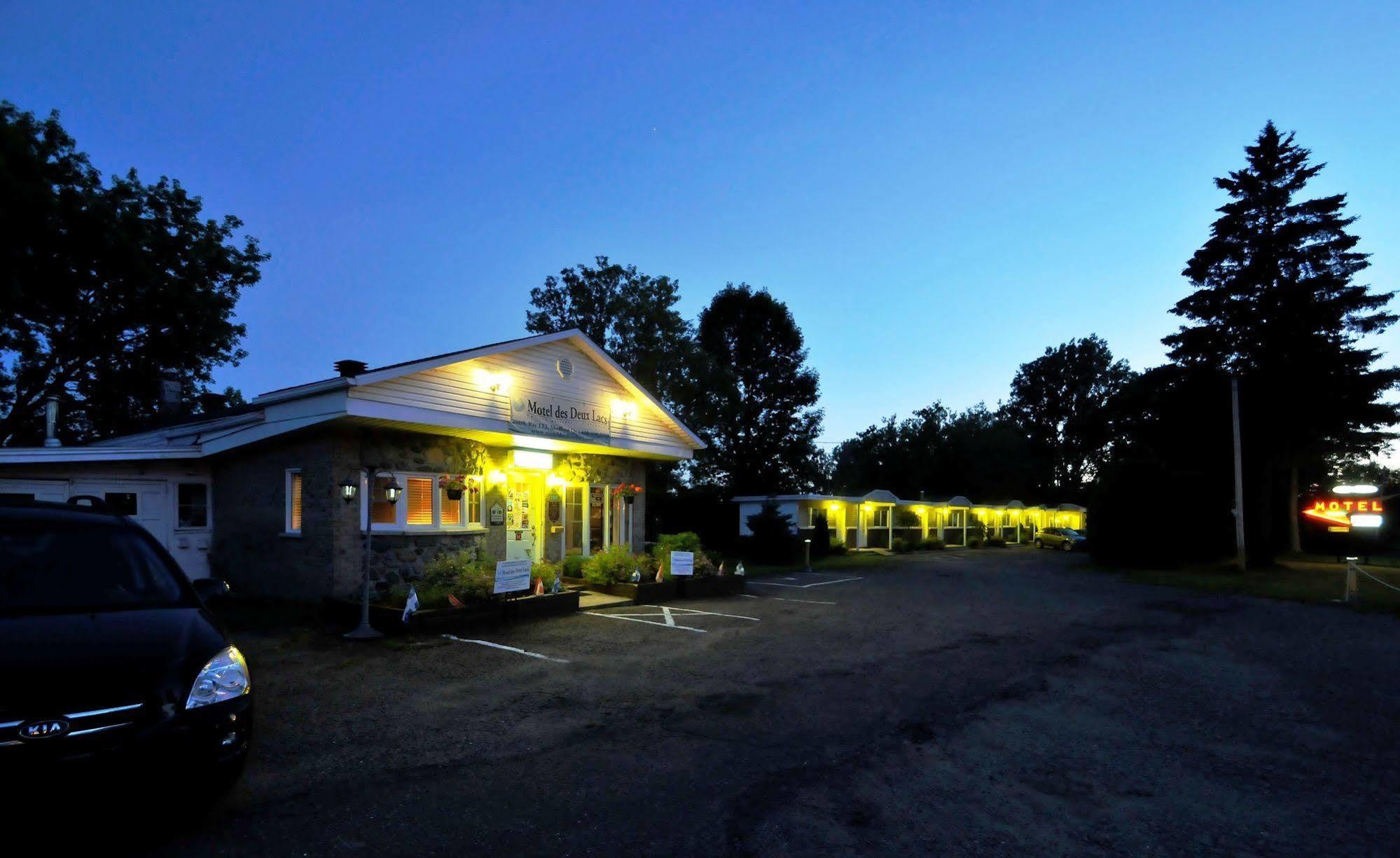 Motel Des Deux Lacs Waterloo Экстерьер фото