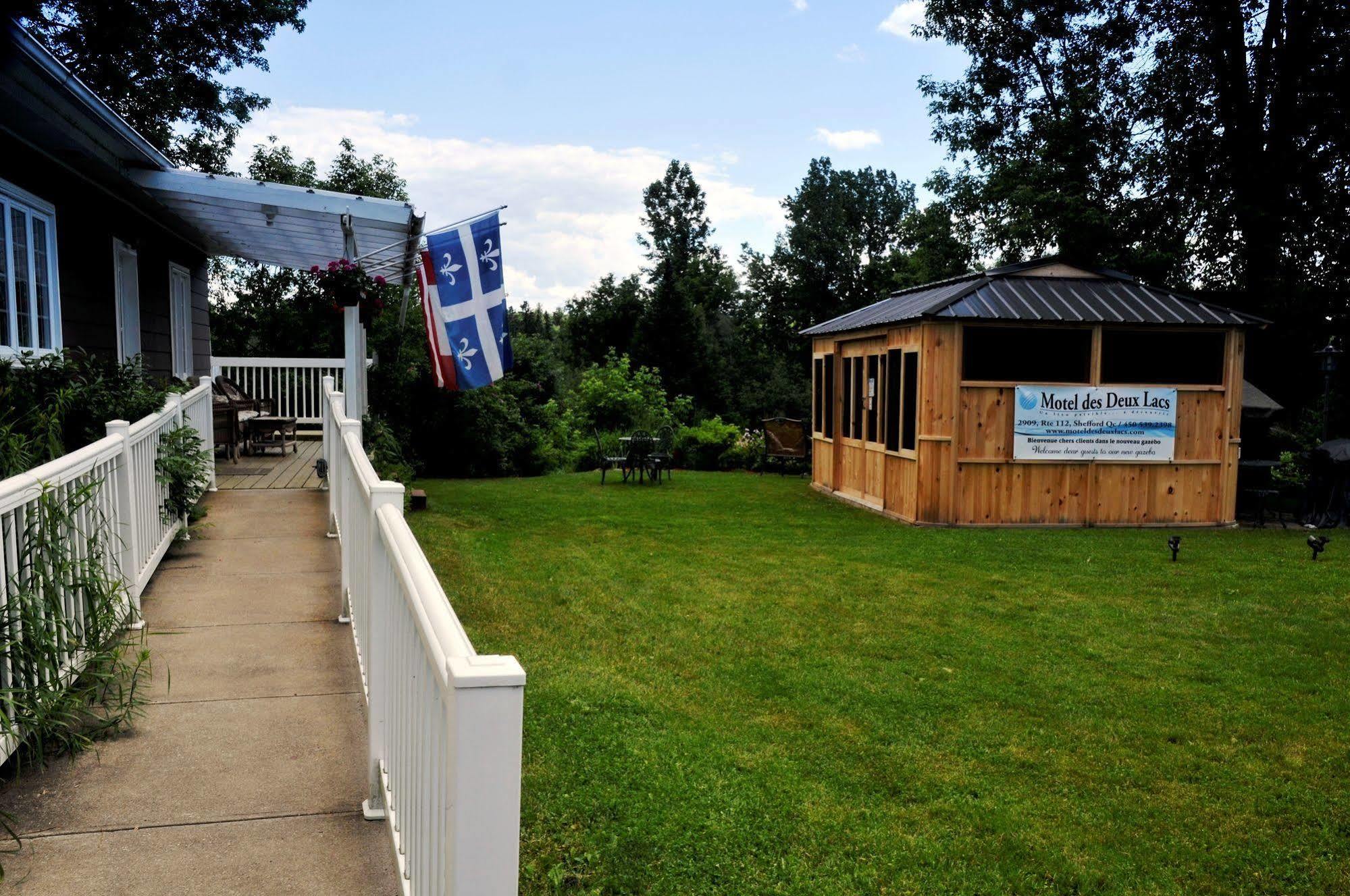 Motel Des Deux Lacs Waterloo Экстерьер фото