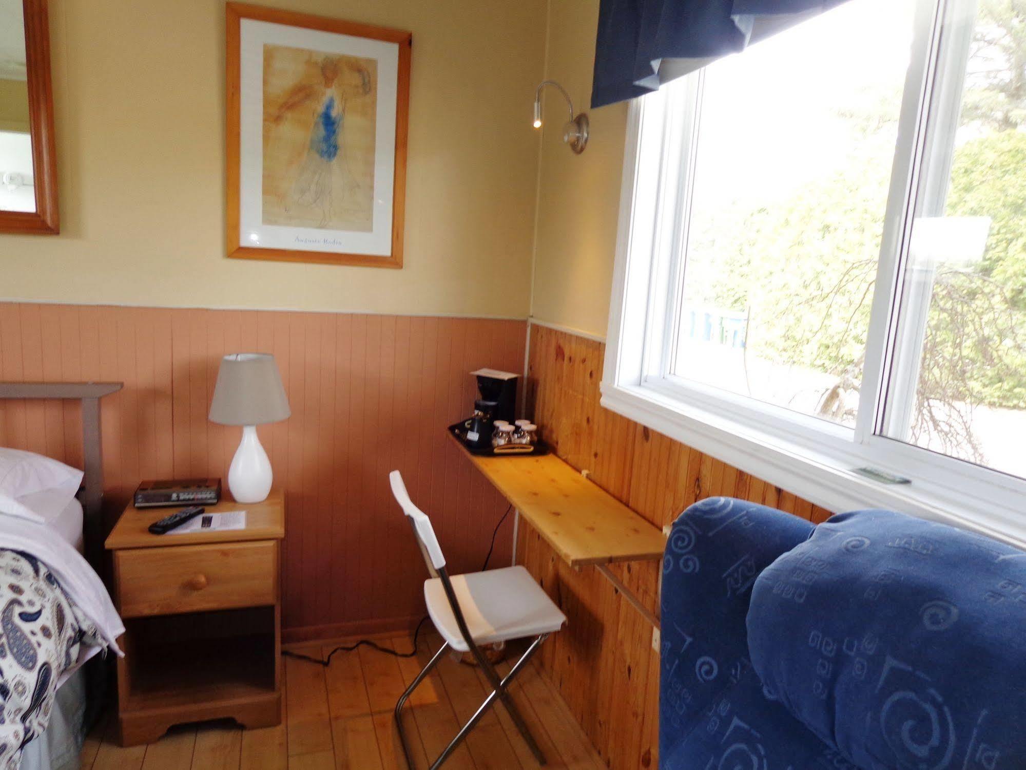 Motel Des Deux Lacs Waterloo Экстерьер фото