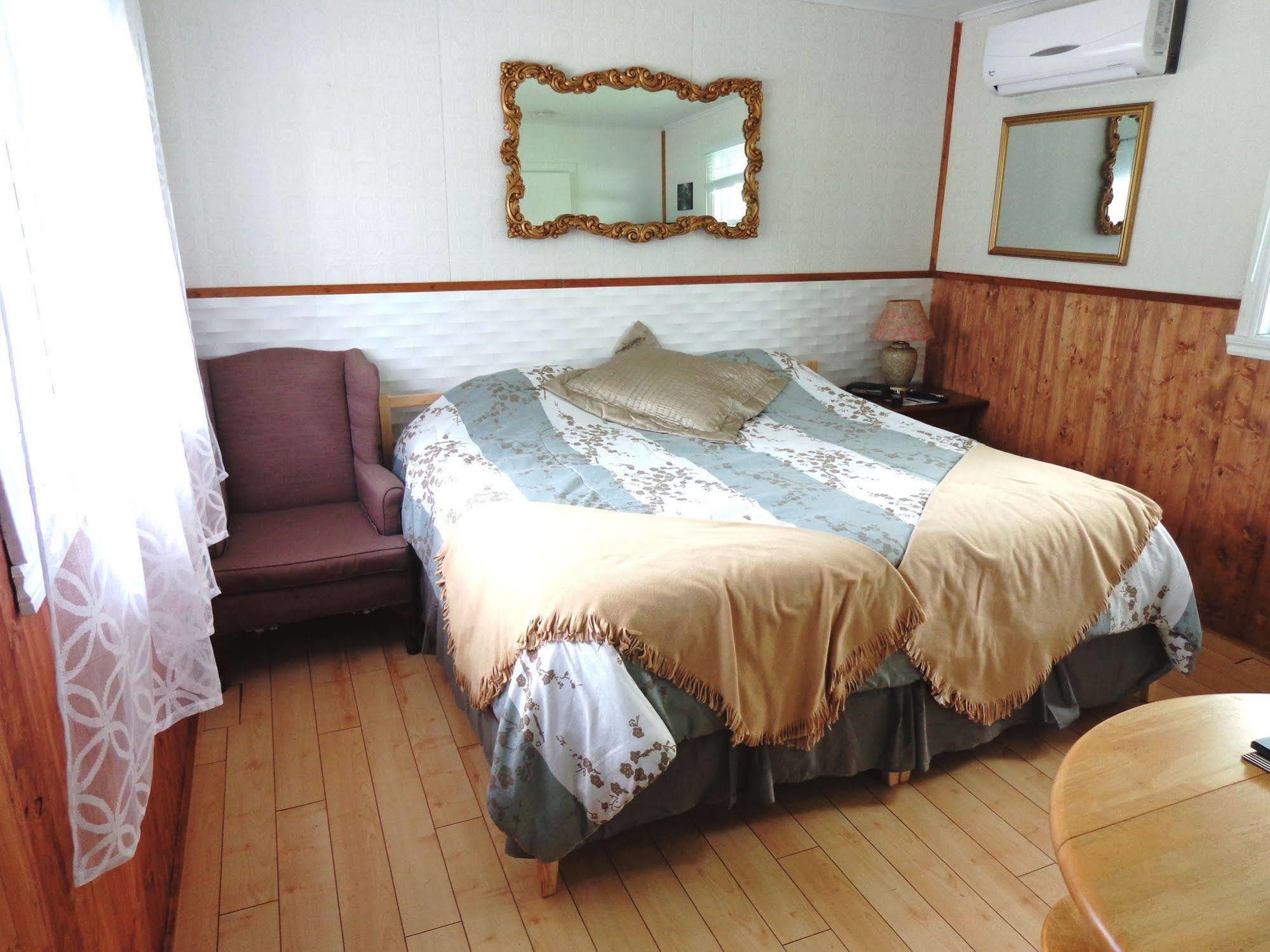 Motel Des Deux Lacs Waterloo Экстерьер фото