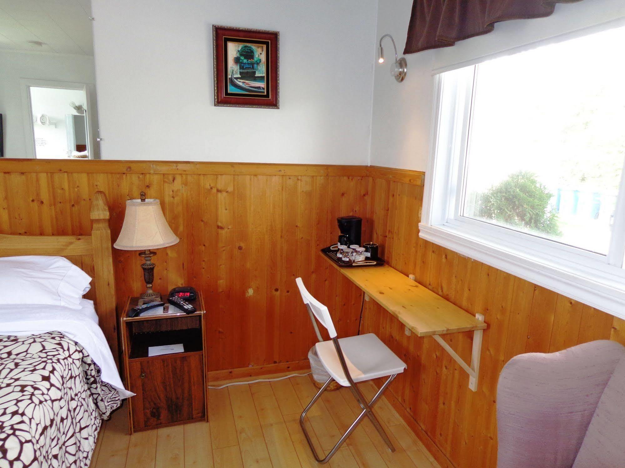 Motel Des Deux Lacs Waterloo Экстерьер фото