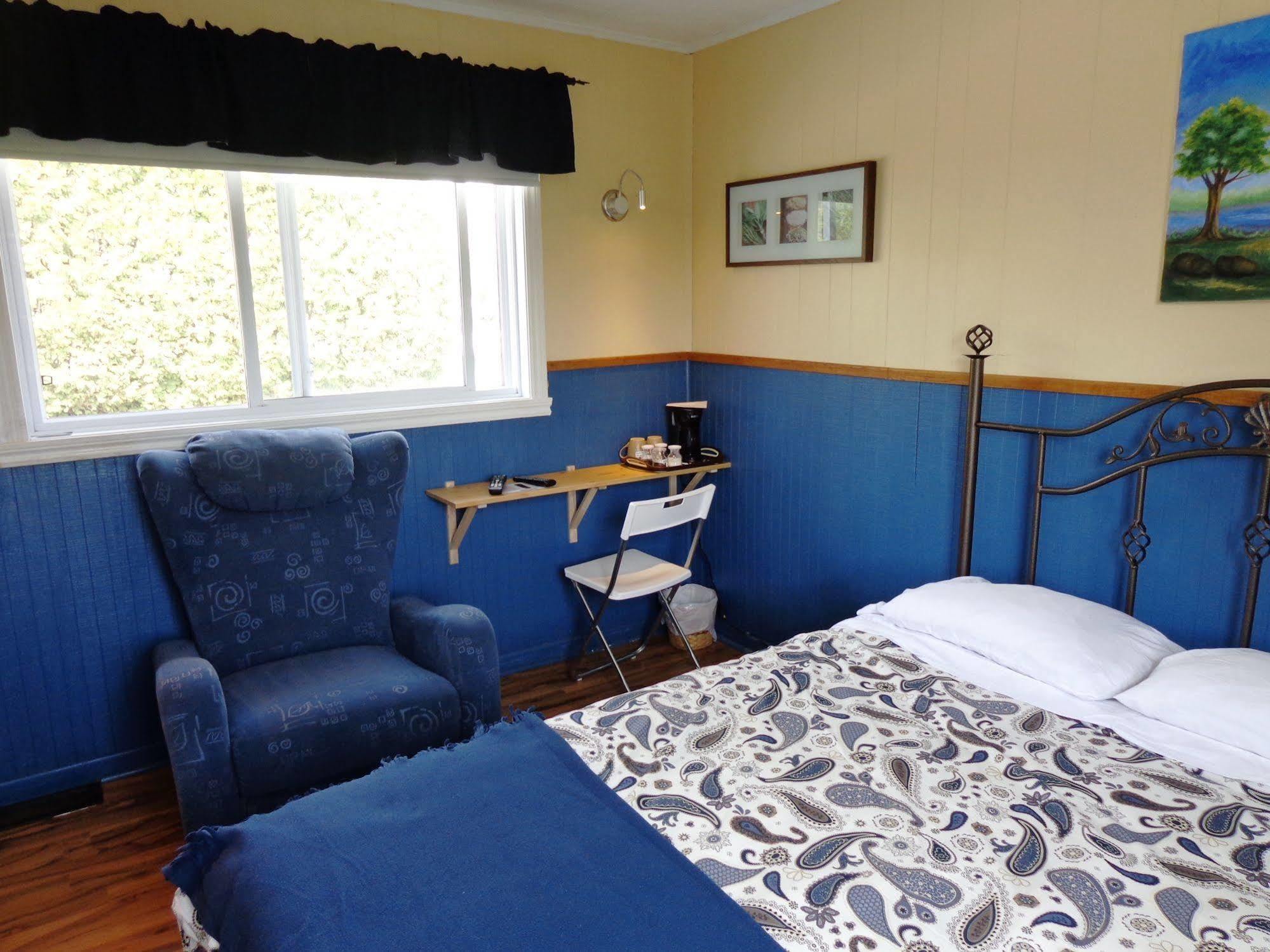 Motel Des Deux Lacs Waterloo Экстерьер фото