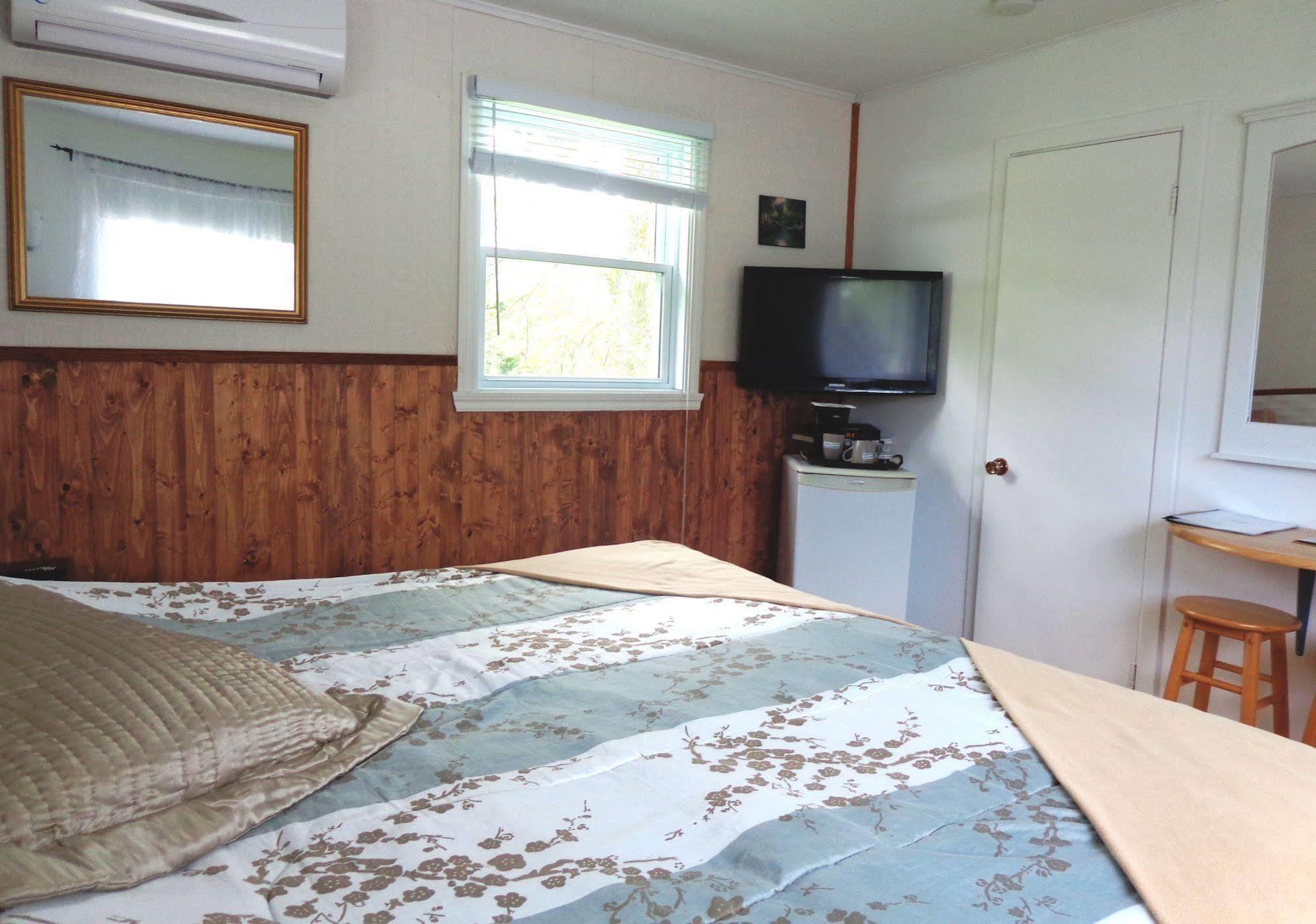 Motel Des Deux Lacs Waterloo Экстерьер фото