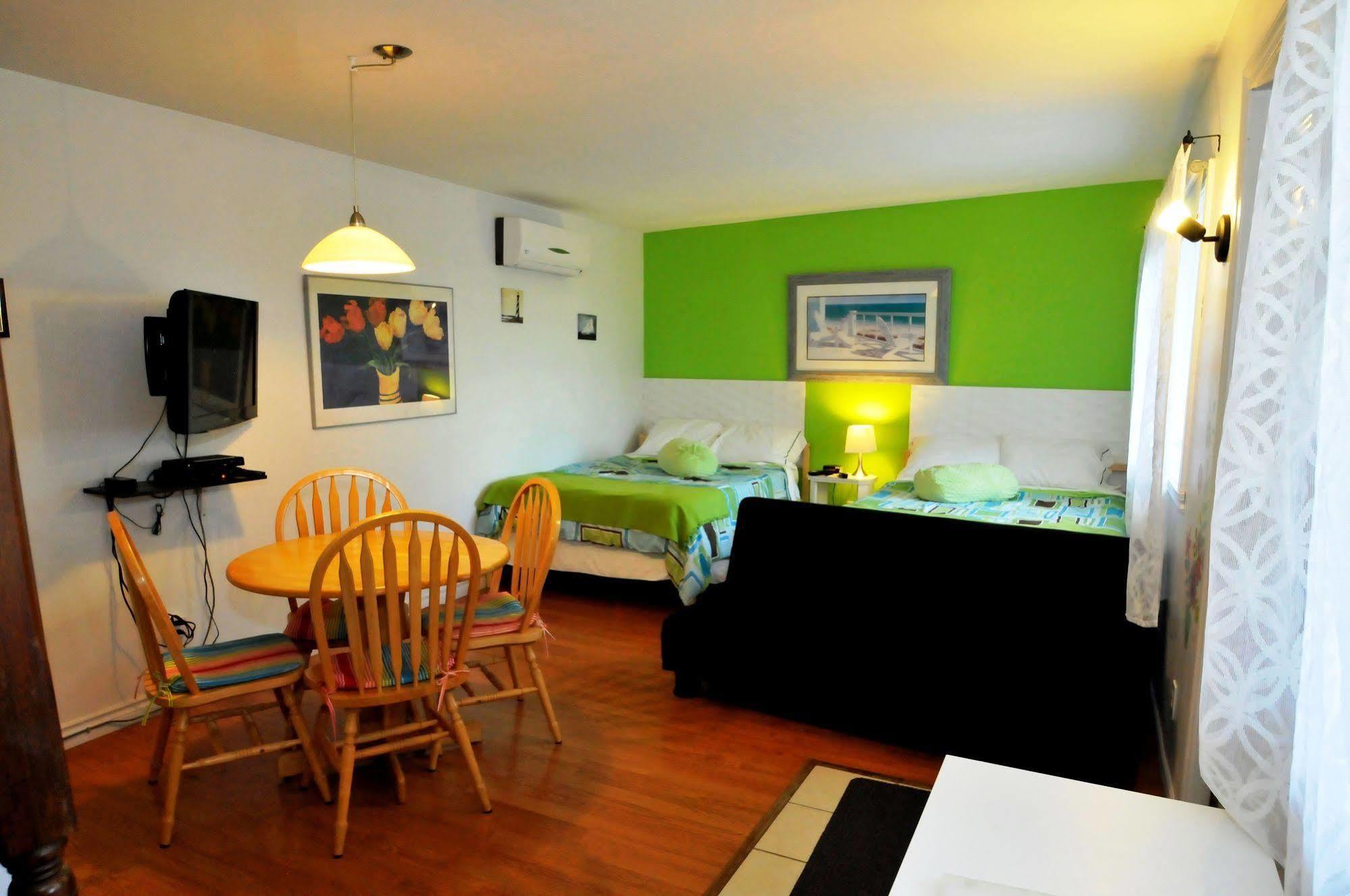 Motel Des Deux Lacs Waterloo Экстерьер фото