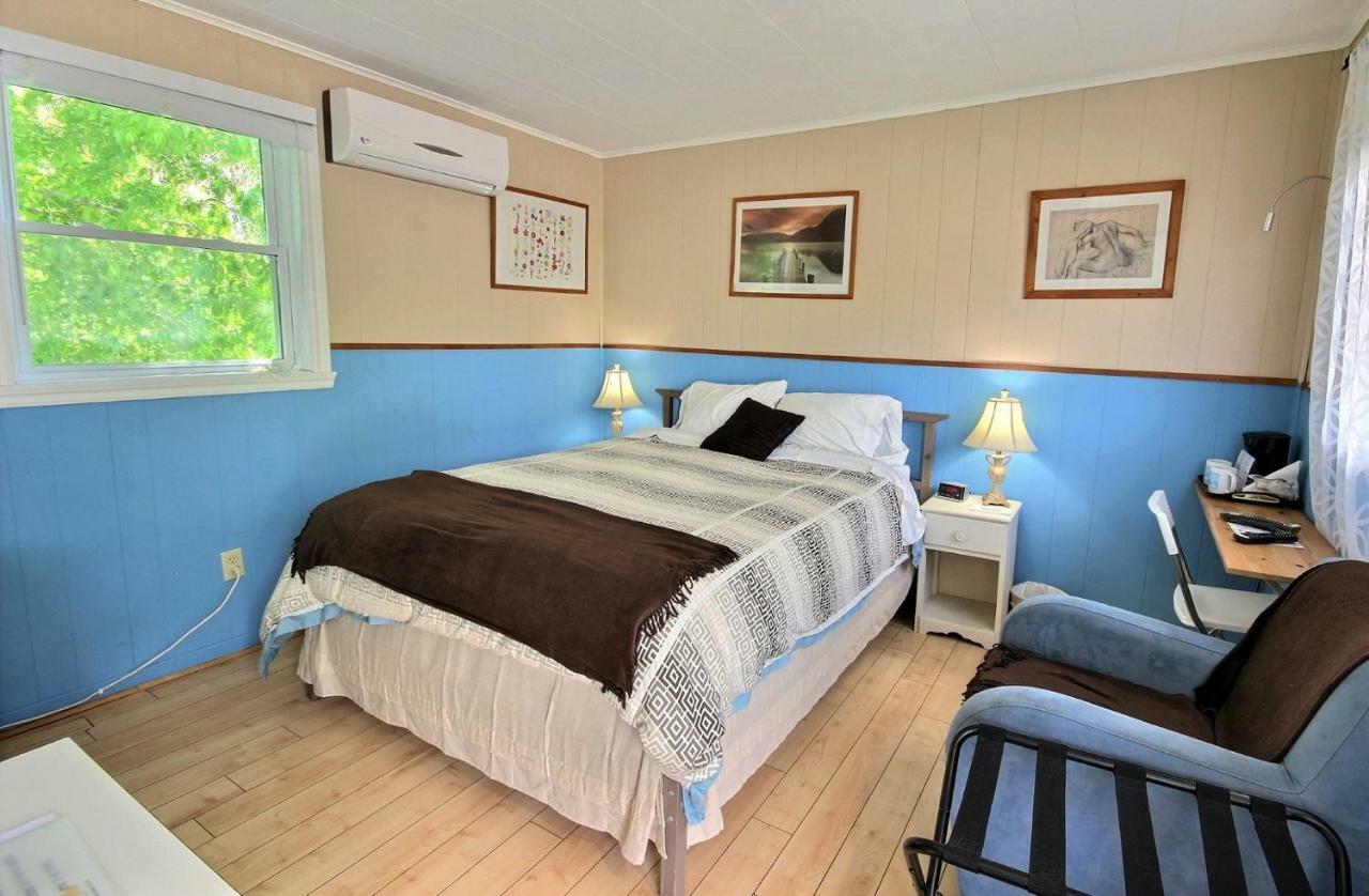 Motel Des Deux Lacs Waterloo Экстерьер фото
