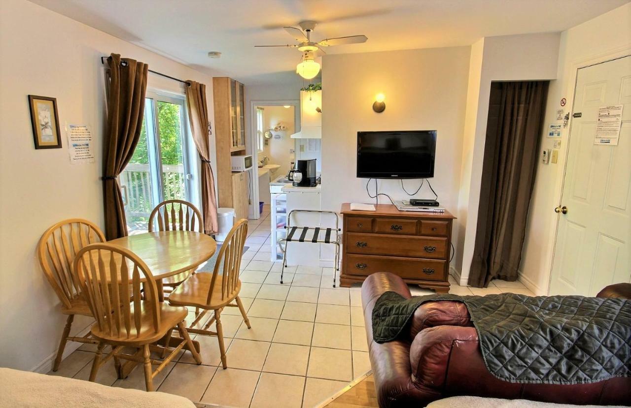Motel Des Deux Lacs Waterloo Экстерьер фото