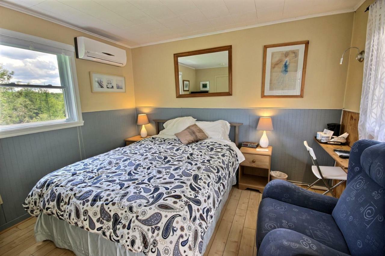 Motel Des Deux Lacs Waterloo Экстерьер фото