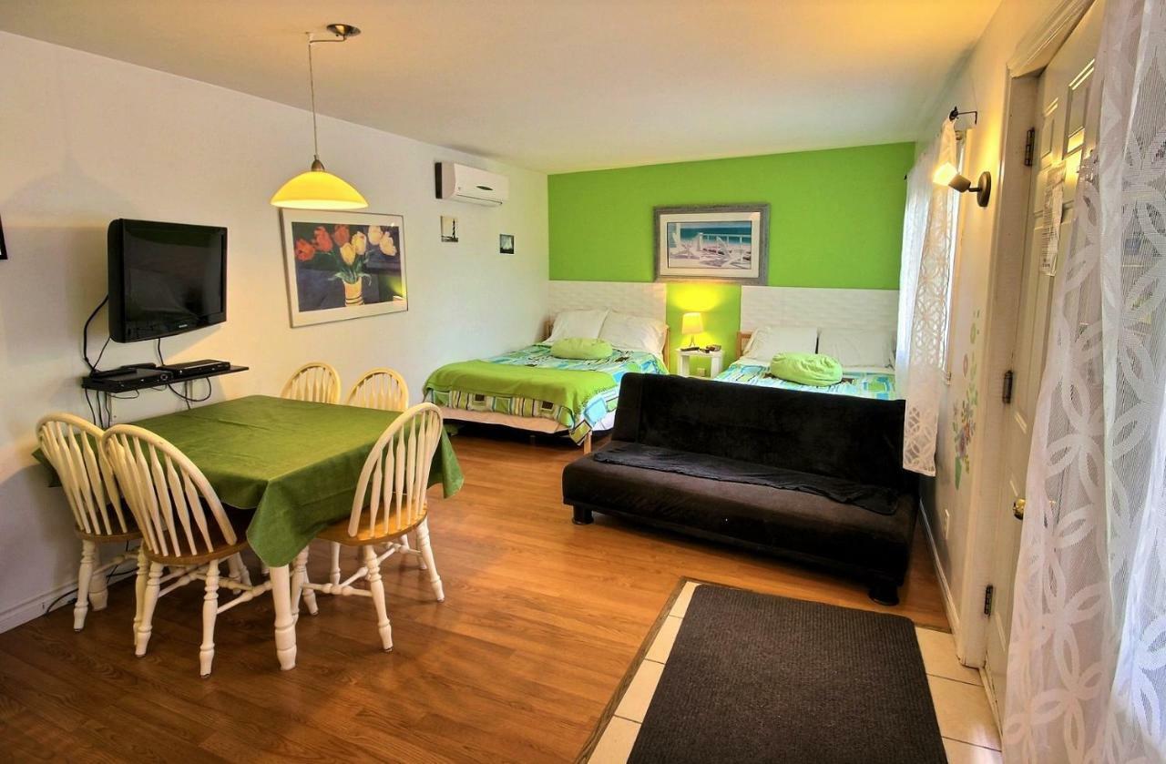 Motel Des Deux Lacs Waterloo Экстерьер фото