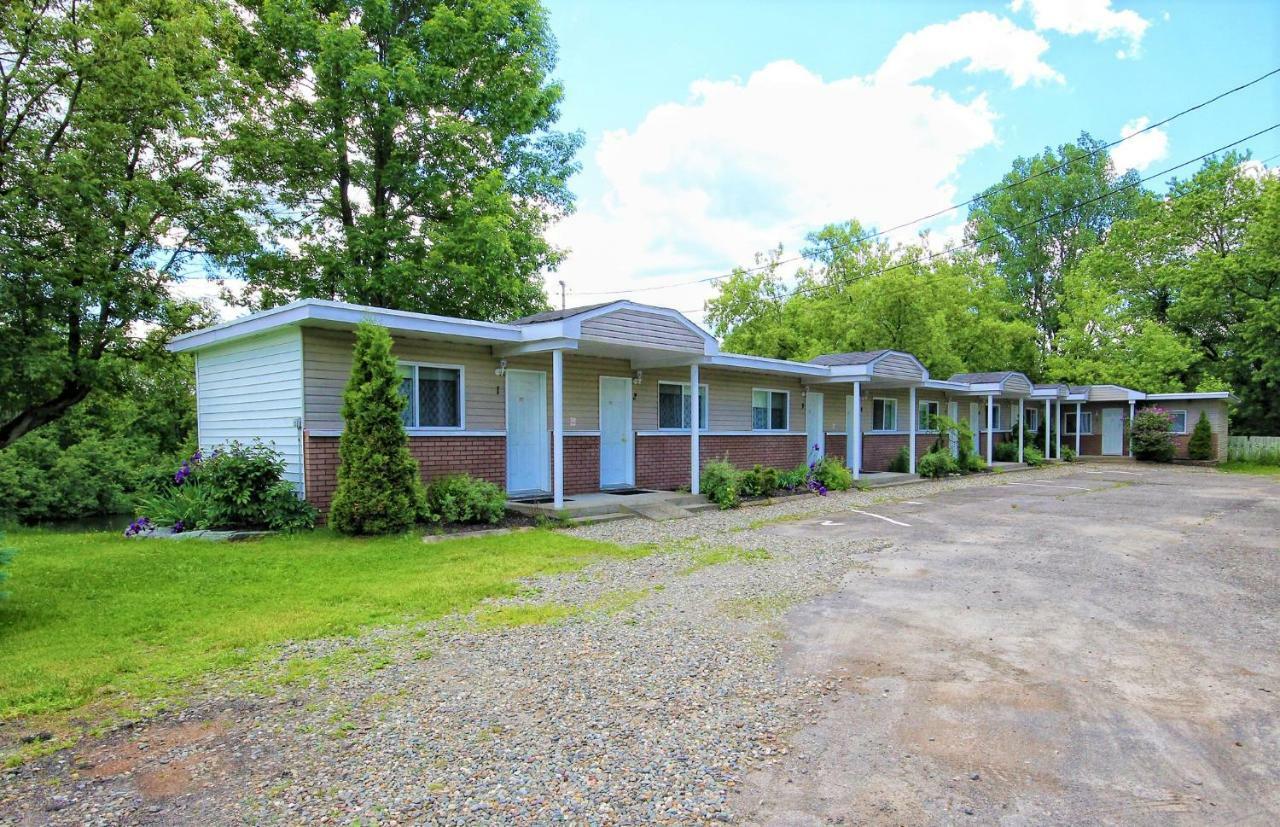 Motel Des Deux Lacs Waterloo Экстерьер фото